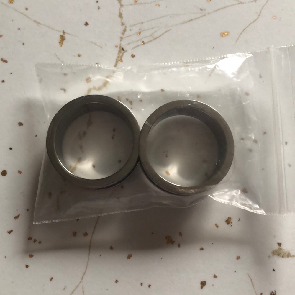1inch (25mm) Double flared screw on silver tunnels